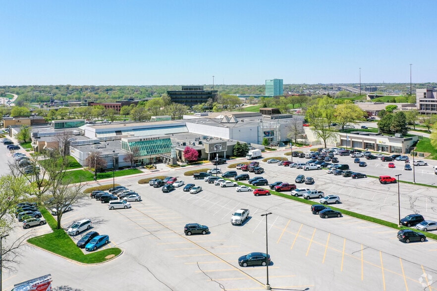 More Photos Of 120 Regency Pky, Omaha Unknown For Lease
