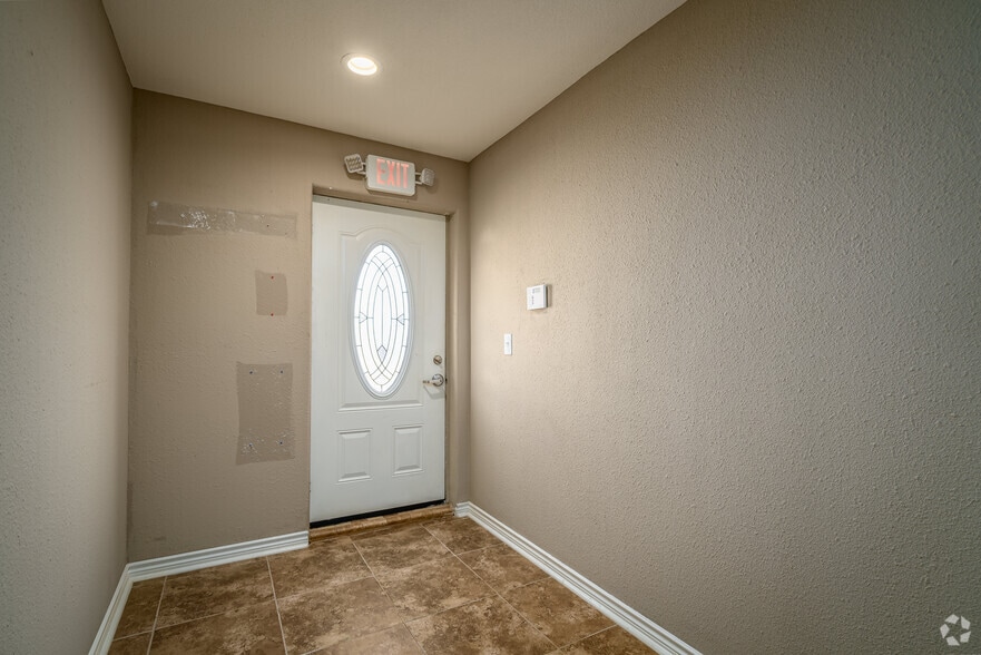 More Photos Of 1618 Callaway Dr, Alvin Warehouse For Lease