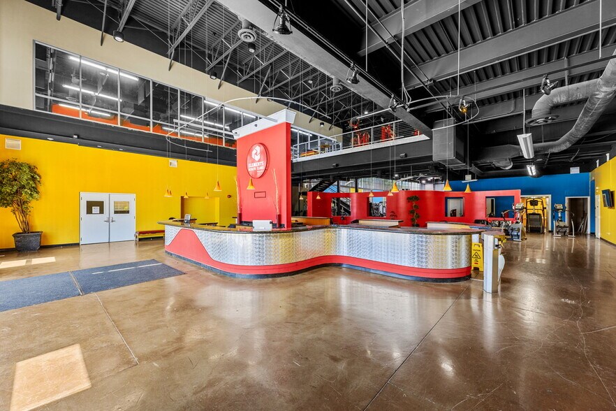 More Photos Of 1900 Del Paso Rd, Sacramento Health Club For Lease