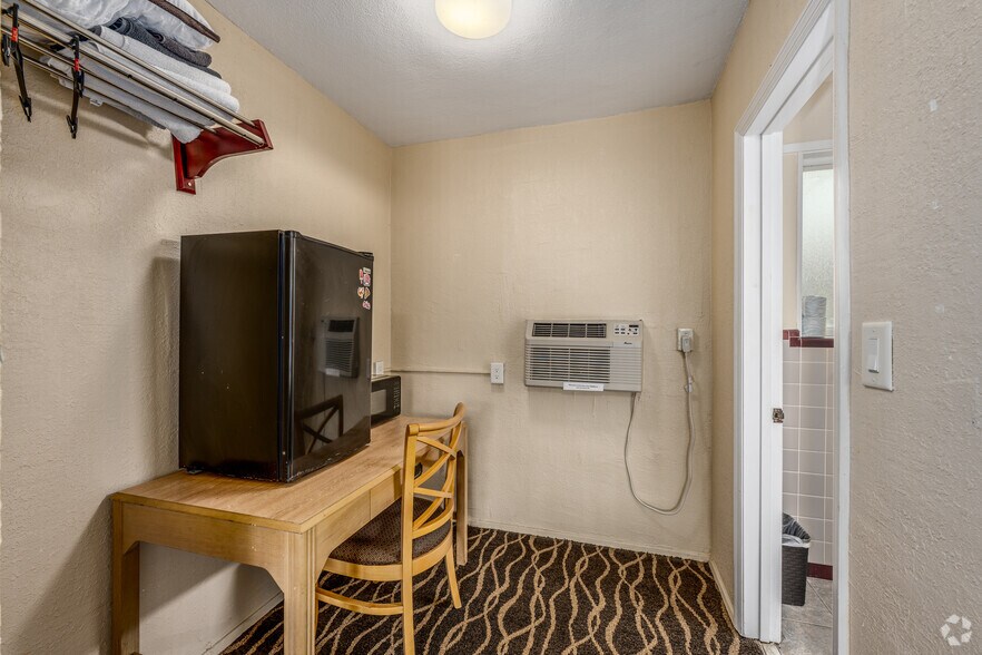 More Photos Of 640 S Ridgewood Ave, Daytona Beach Hotel For Sale