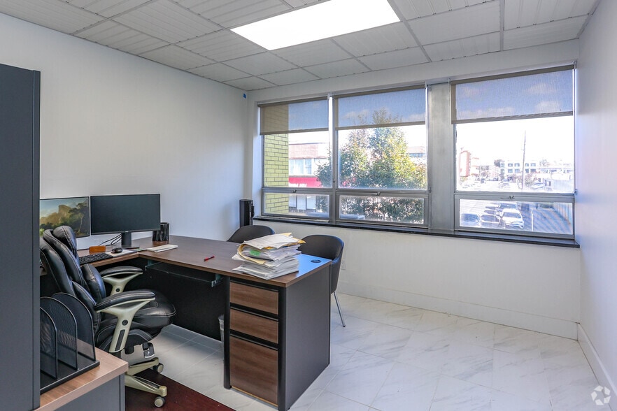 More Photos Of 91 N Franklin St, Hempstead Office For Sale