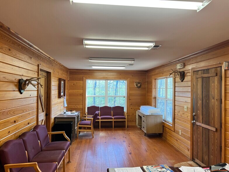 More Photos Of 3118 Fort Dale Rd, Greenville Office For Sale
