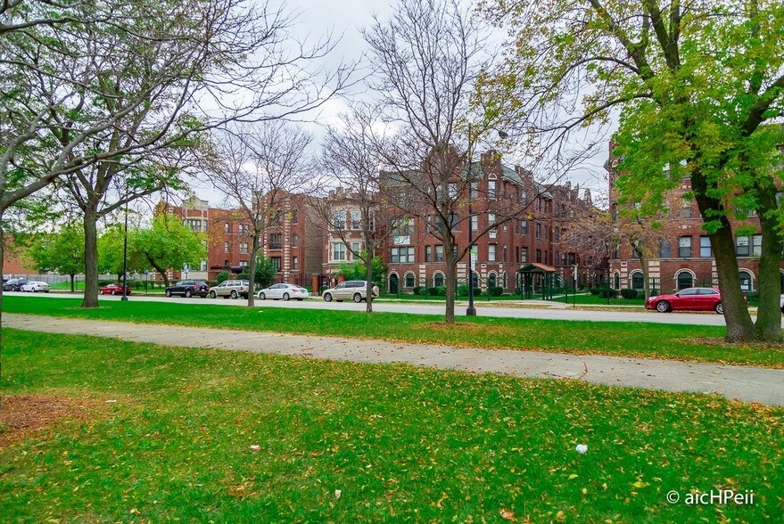 More Photos Of 4408-4414 S Drexel Blvd, Chicago Apartments For Sale