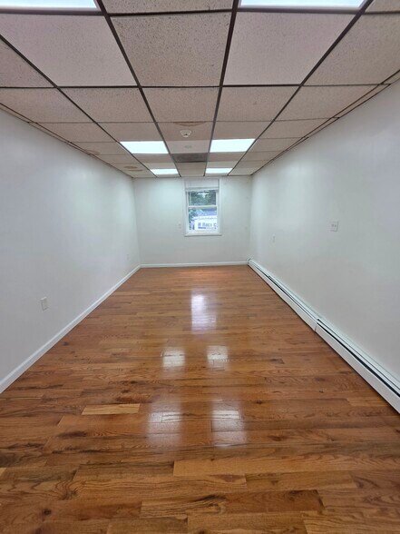 More Photos Of 30 W Fort Lee Rd, Bogota Storefront Retail Office For Lease