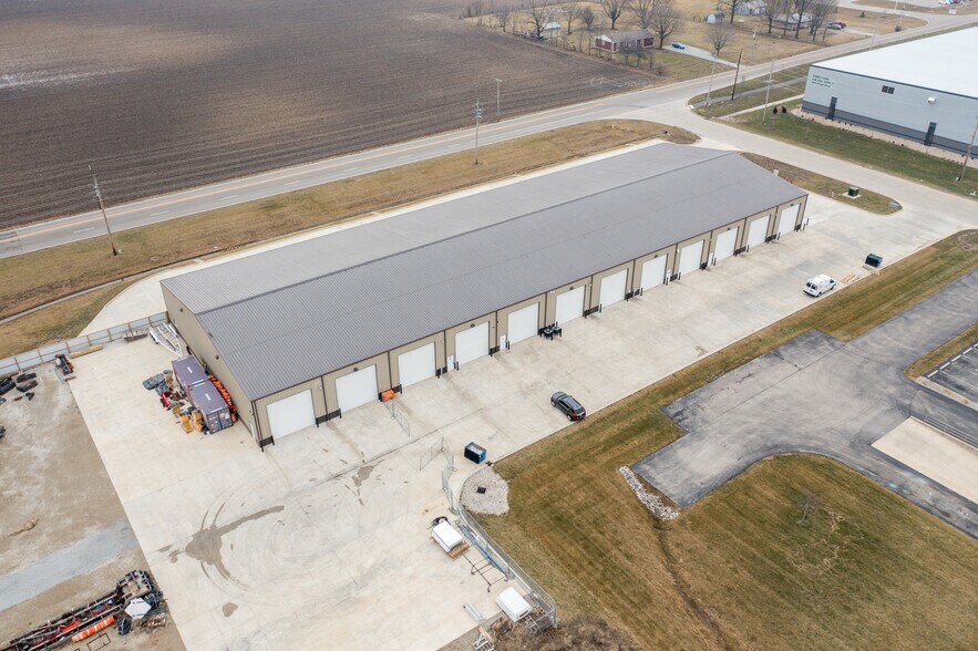 More Photos Of 2001 Royal Dr, Greenfield Distribution For Lease