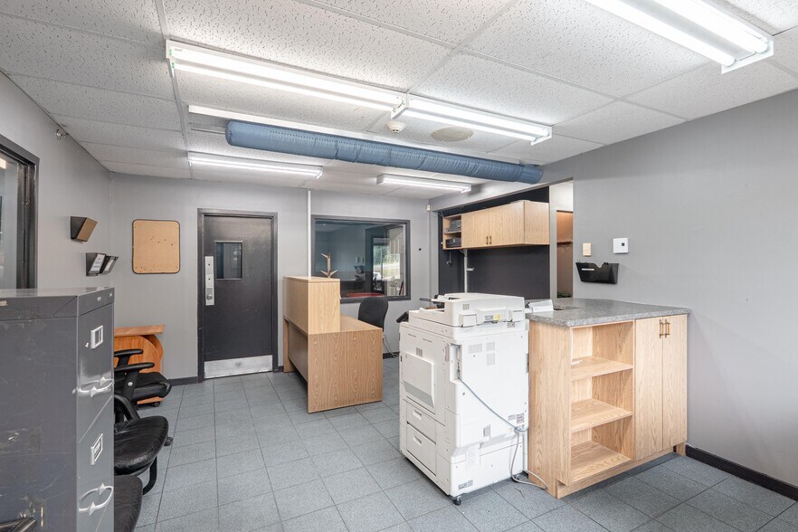More Photos Of 60 Rue Sheard, Coaticook Industrial For Sale