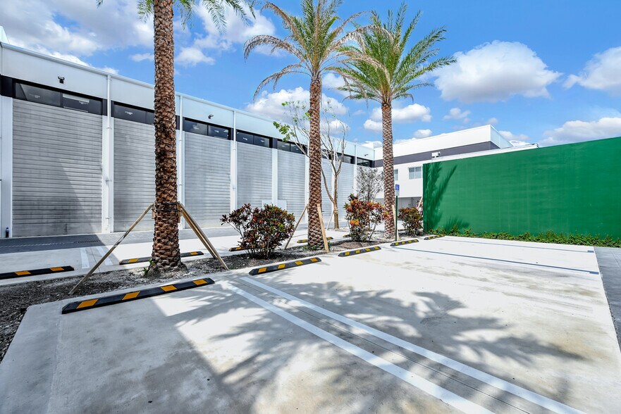More Photos Of 221 NE 67th St, Miami Warehouse For Sale