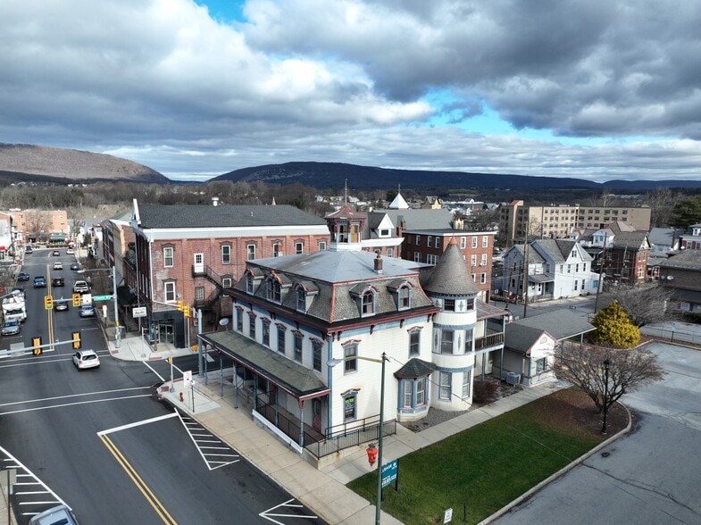 More Photos Of 705 Main St, Slatington Bank For Lease