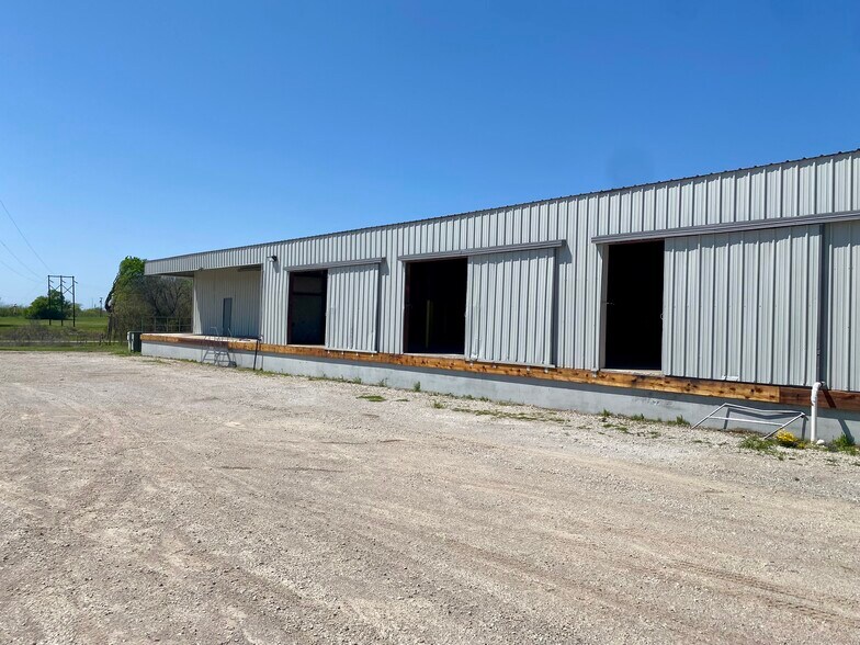 More Photos Of 1401 E Highway 82, Gainesville Industrial For Lease
