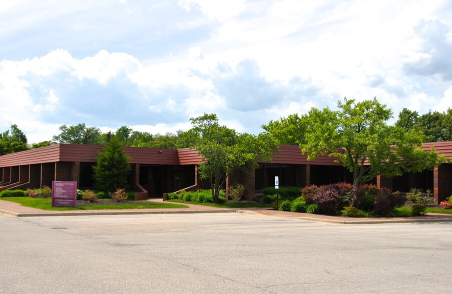 More Photos Of 411 E Business Center Dr, Mount Prospect Office For Lease