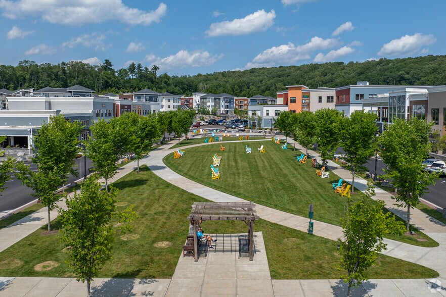 More Photos Of 300 Oxford Rd, Oxford Unknown For Lease