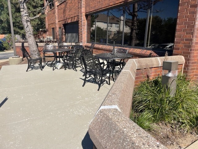 More Photos Of 200 W 22nd St, Lombard Unknown For Lease