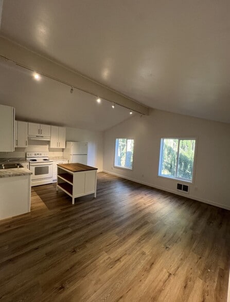 More Photos Of 10441 17th Ave SW, Seattle Multifamily For Sale