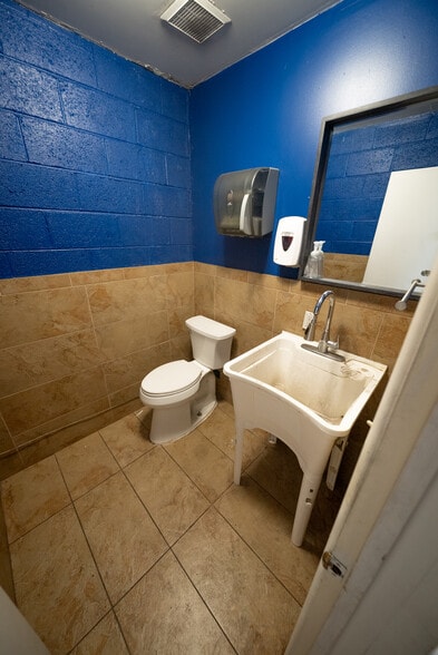 More Photos Of 2720 E Lakin Dr, Flagstaff Service For Lease
