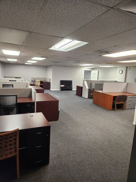 More Photos Of 515 Hempstead Tpke, West Hempstead Office For Lease