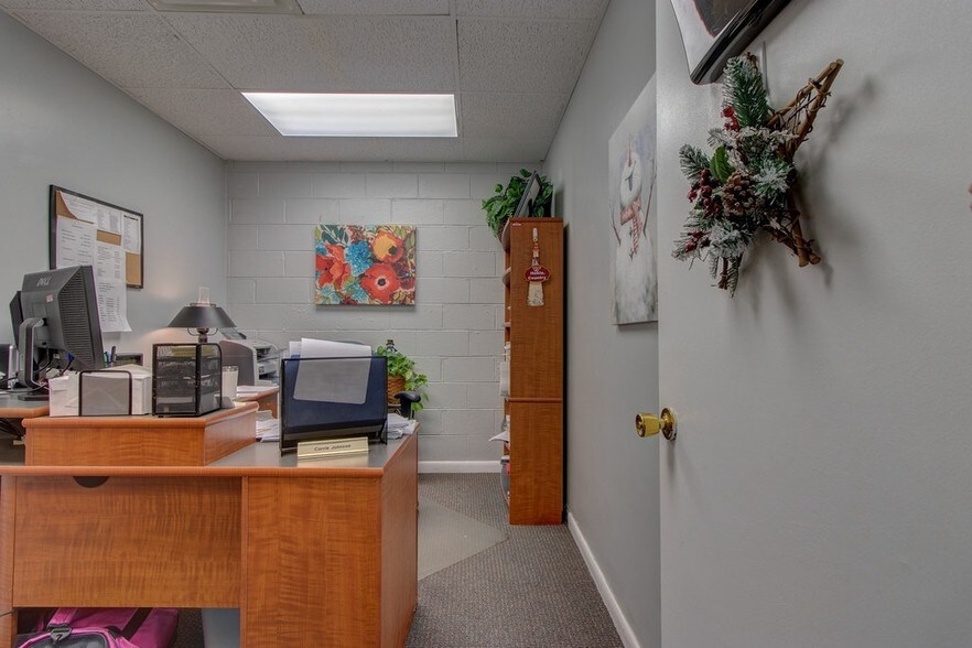 More Photos Of 4311 Appleton Ave NW, Roanoke Office For Lease