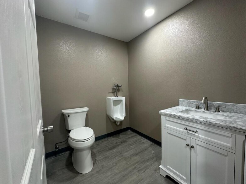 More Photos Of 4424 W 8th St, Odessa Industrial For Lease