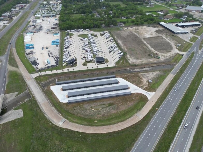 More Photos Of 2100 W Parkway St, Groves Self Storage For Sale