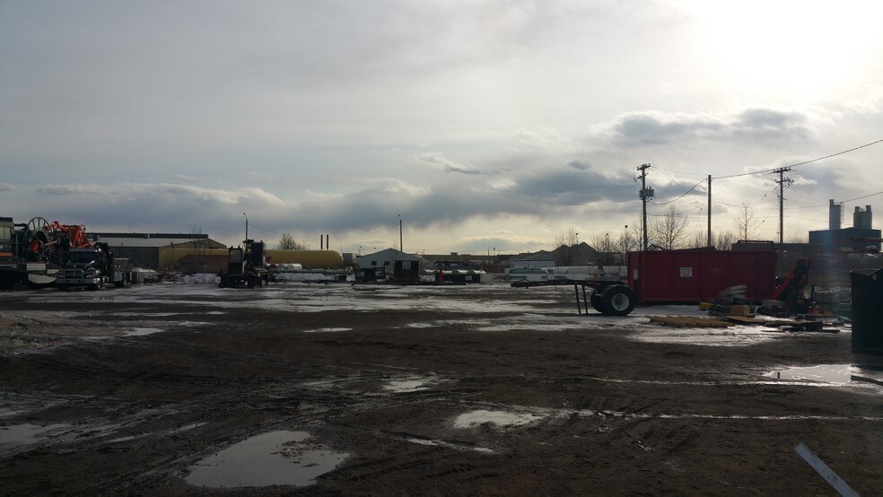 More Photos Of 9605 48th St SE, Calgary Service For Lease