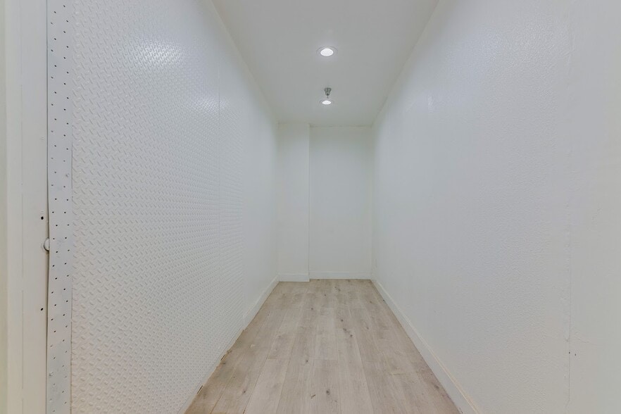 More Photos Of 2023-2043 S Santa Fe Ave, Los Angeles Unknown For Lease