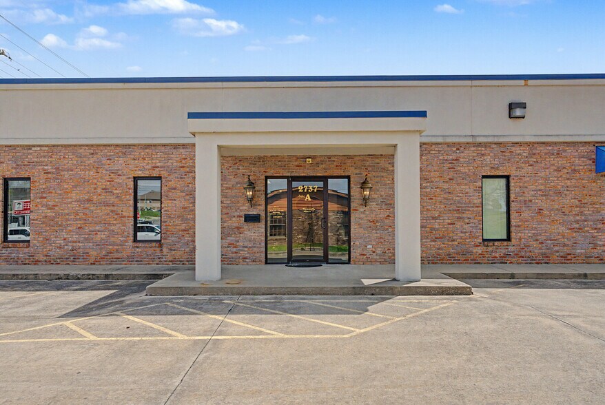 More Photos Of 2737 E Jackson Blvd, Jackson Medical For Lease