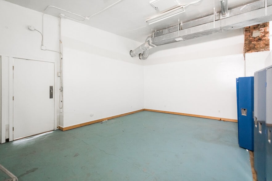 More Photos Of 2321 Caniff St, Hamtramck Storefront For Lease