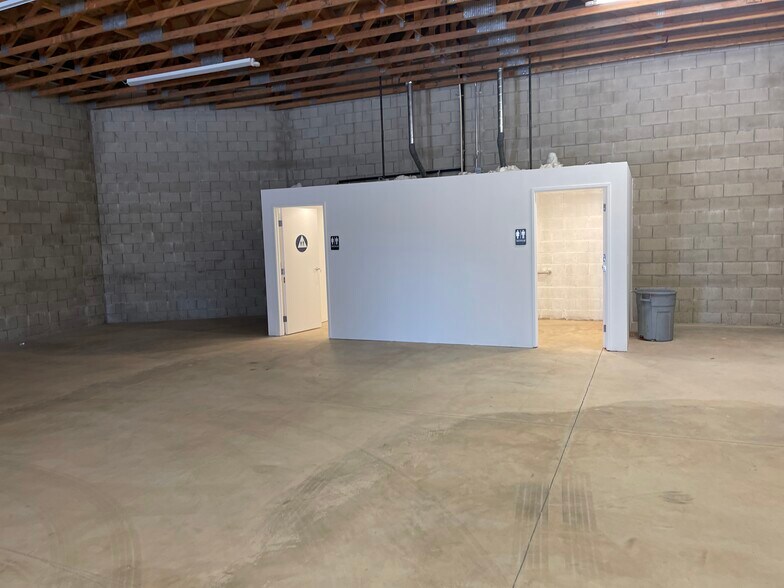 More Photos Of 12581 Branford St, Pacoima Manufacturing For Sale