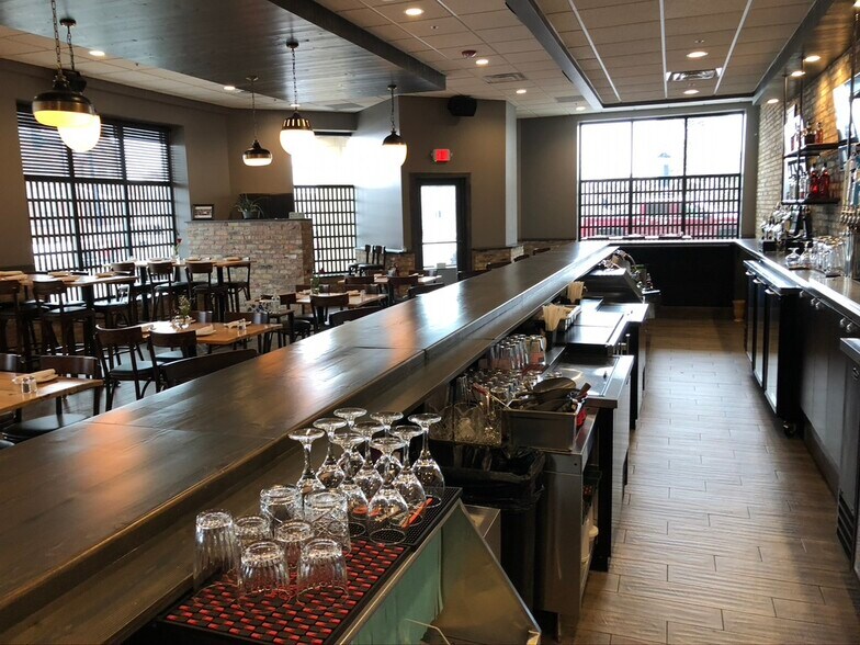 More Photos Of 106 E Lincoln Hwy, Dekalb Restaurant For Lease