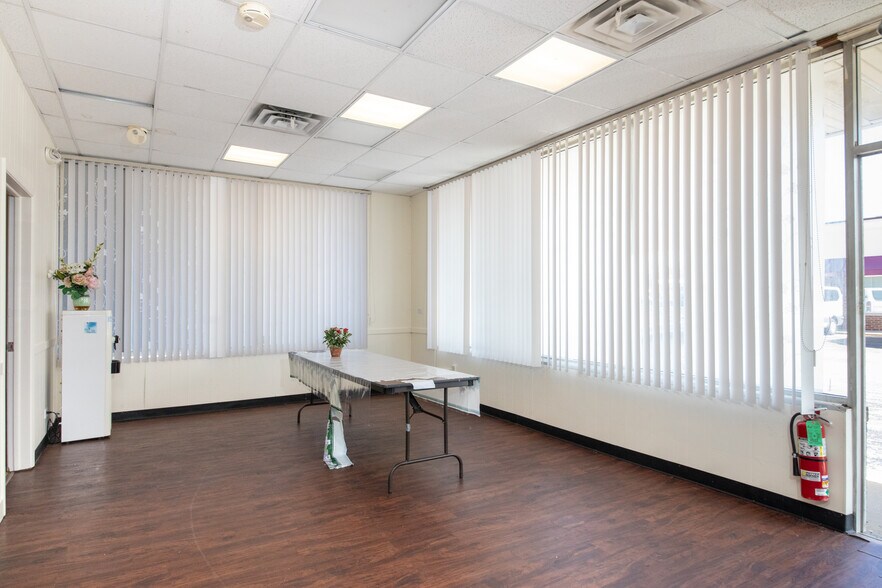 More Photos Of 47 W Dundee Rd, Wheeling Medical For Lease
