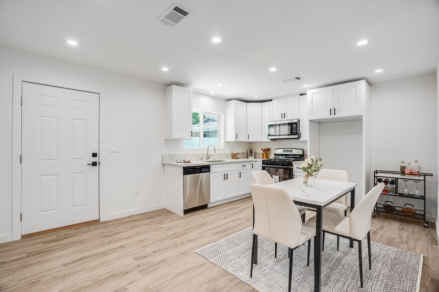 More Photos Of 7008 Encino Ave, Van Nuys Apartments For Sale