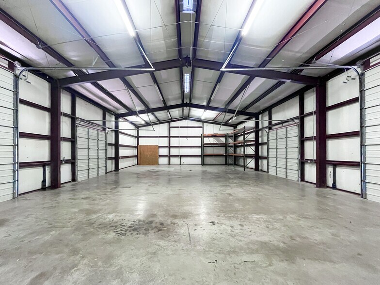More Photos Of 4323 Alexis Ct, College Station Warehouse For Lease
