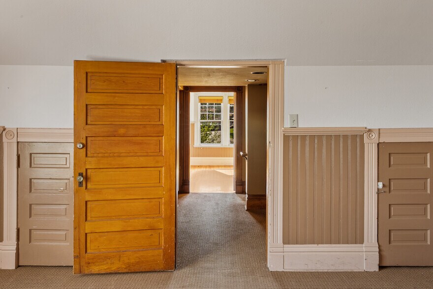 More Photos Of 2711 W College St, Bozeman Restaurant For Sale