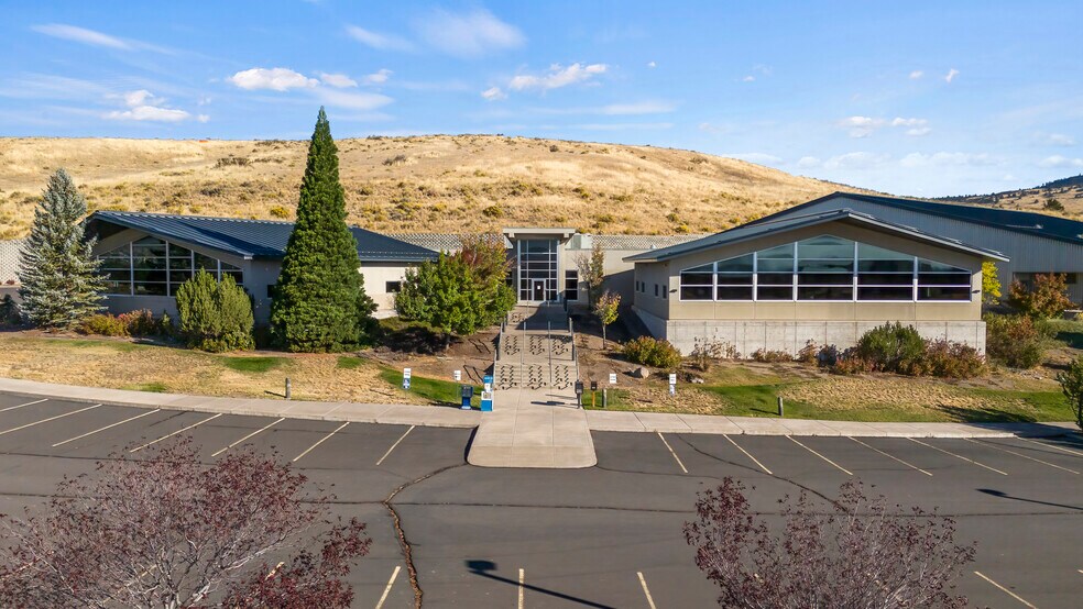 More Photos Of 2701 Foothills Blvd, Klamath Falls Industrial For Lease
