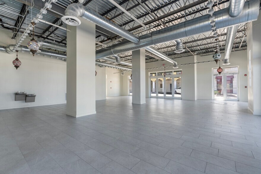 More Photos Of 3976 Destination Dr, Osprey Storefront For Lease