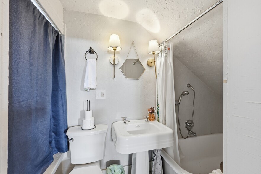 More Photos Of 83 Wilson Ave, Columbus Hospitality For Sale