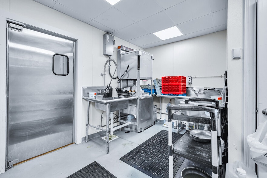 More Photos Of 93 Elm St, Old Saybrook Restaurant For Sale