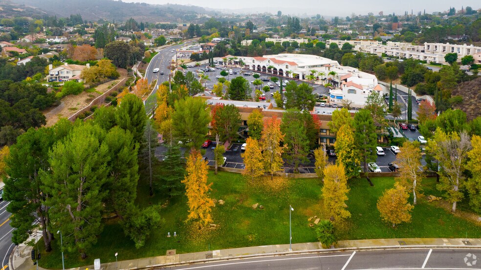 More Photos Of 22231 Mulholland Hwy, Calabasas Office For Lease