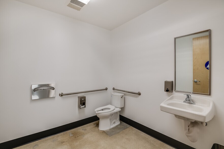 More Photos Of 633 Hindry Ave, Inglewood Warehouse For Sale