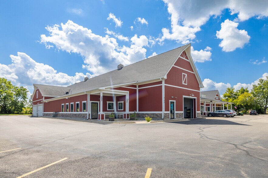 More Photos Of 3103 Il Route 176, Crystal Lake Storefront For Lease