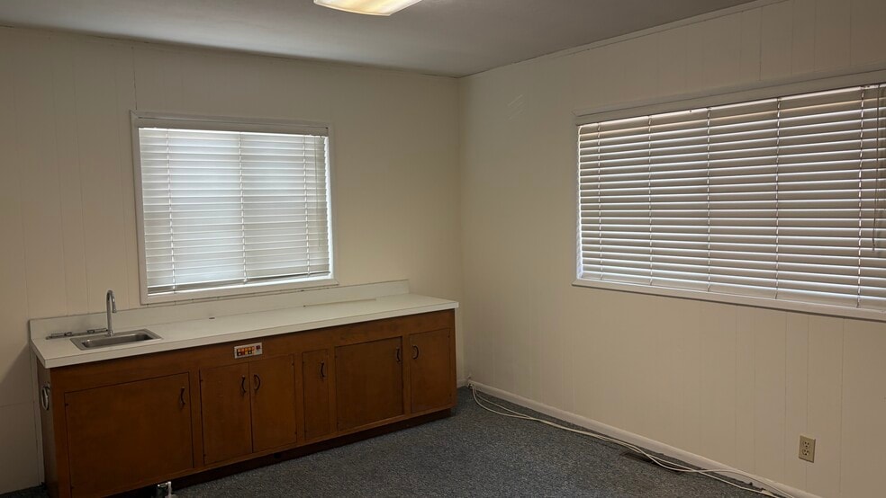 More Photos Of 626 Civic Center Dr, Vista Medical For Lease