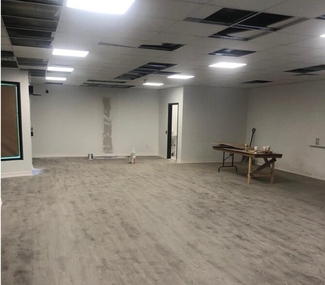 More Photos Of 3 Simcoe St S, Oshawa Storefront Retail Office For Lease