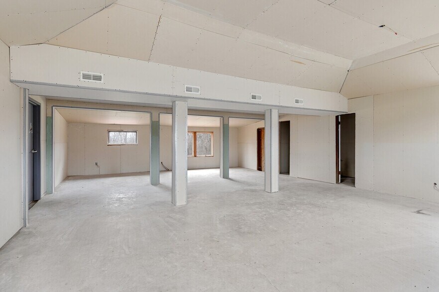 More Photos Of 8621 US Hwy 12, Richmond Bar For Sale