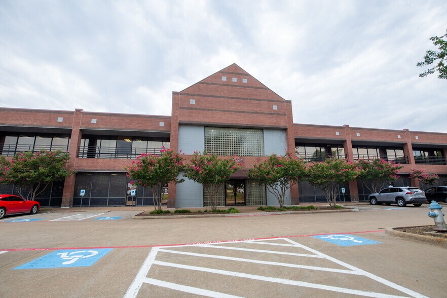 More Photos Of 1022 S Greenville Ave, Allen Unknown For Lease