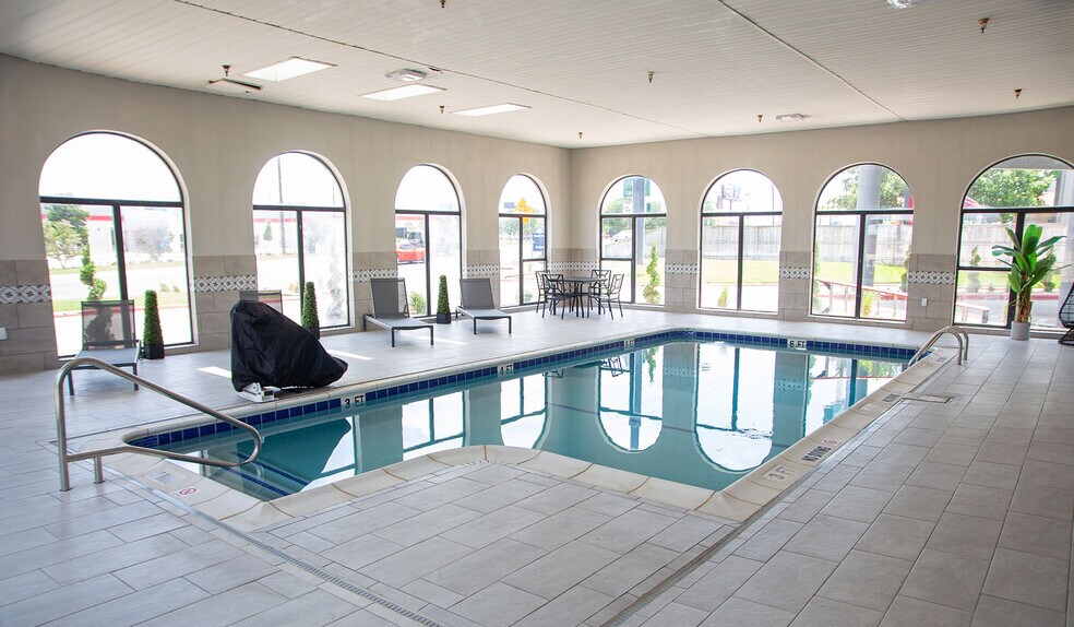 More Photos Of 2102 S Coulter St, Amarillo Hotel For Sale