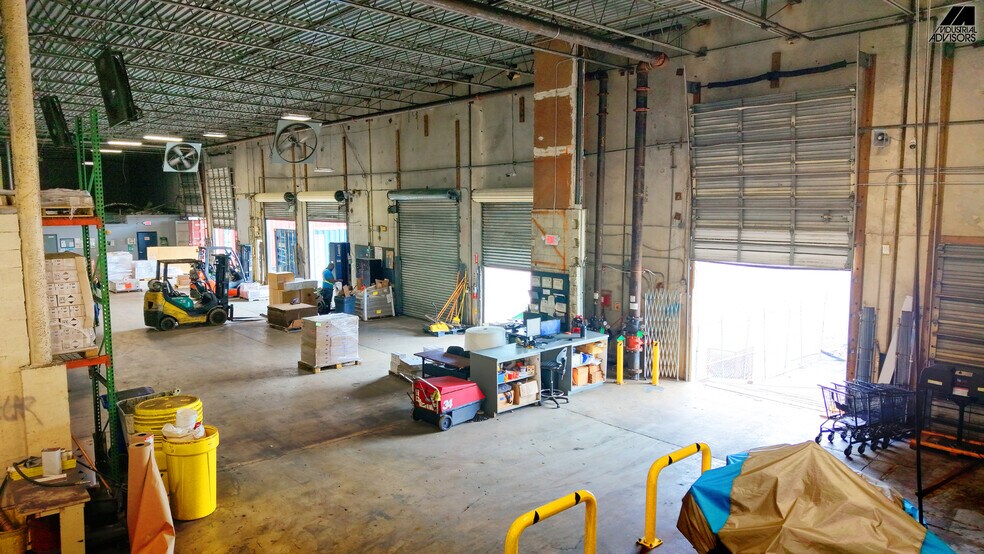More Photos Of 1361-1363 NW 155th Dr, Miami Warehouse For Lease
