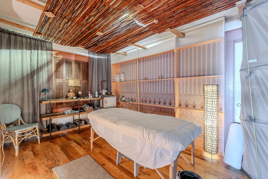 More Photos Of 7140 E 1st Ave, Scottsdale Storefront For Sale