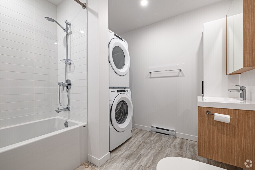 More Photos Of 300 Pl Charles-Le Moyne, Longueuil Apartments For Lease