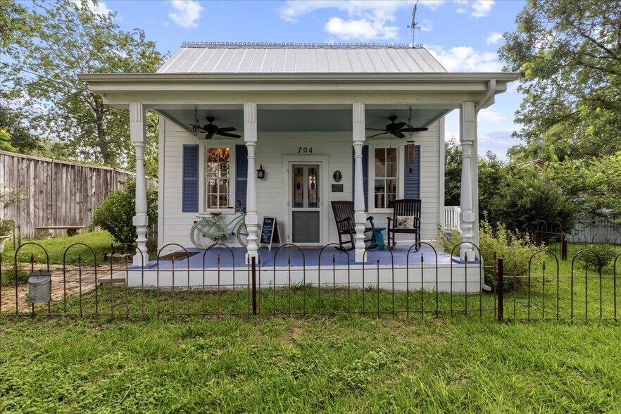 More Photos Of 702 E Main St, Round Rock Office Residential For Sale