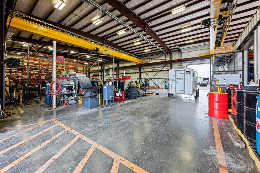 More Photos Of 12400 S Sunnylane Rd, Moore Manufacturing For Lease