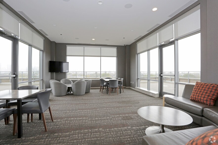 More Photos Of 558 W Webster Ave, Chicago Apartments For Lease